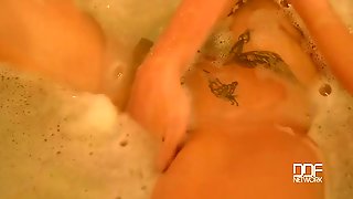 Giant 32g boobs of bbw goddess katie thornton in bubble bath