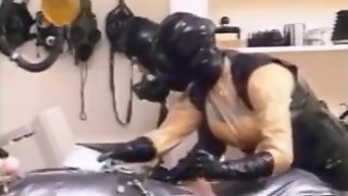 Gummi Pissing, Latex Pissing