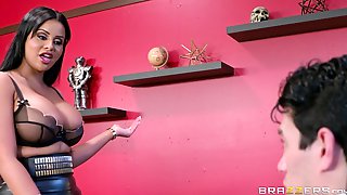 Succulent Ebony MILF At The Brazzers The Headhunter