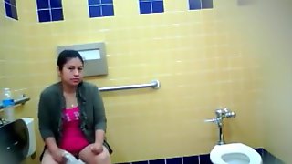 Pissing Mommy