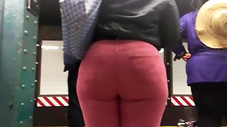 Ebony college girl booty in red jeans