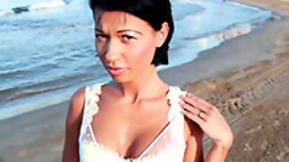Max Cortes & Madmoiselle Justine in Masseuse Fucked On The Beach - Leche69