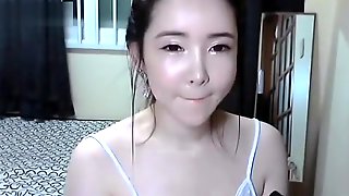 Korean Girl Shows Sexy Body 20