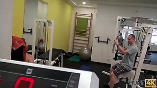 Dude let stranger nail his girlfriend right in gym for money