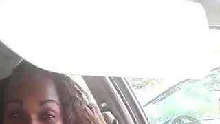 Pussy dance inna car