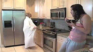 Jodi West termina seu saboroso café da manhã com uma foda anal forte