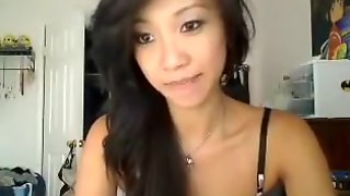 Horny Asian Cutie Squirts