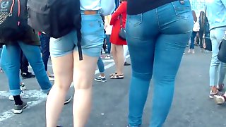 Big ass girls in tight jeans