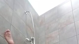 Chubby BBw masturbates in gym shower