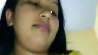 Desi indian girl sucking indian bbc cock in home