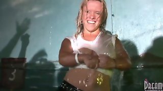 Cute Midget Flashes In Local Bar Wet T-shirt Contest