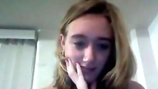 Petite Blonde Girl Want To Seduce Boys