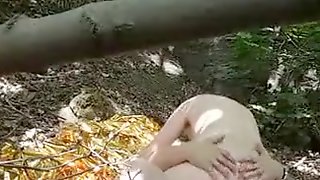 Mature fuck in the wood