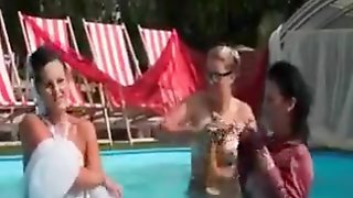 18 Lesbian Pool