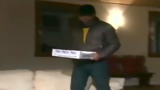 Valentine Demy tortura il ragazzo porta pizze (female domination)