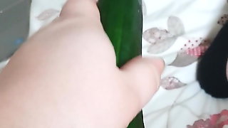 ALISON- BBW FROM SOUTH SHEILDS HAVING CUCUMBER FUN