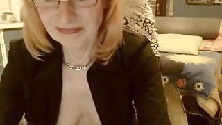 Granny sexy plays with herself