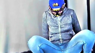 GIRL PISS IN JEANS! VERY WET PANTS! HOT!