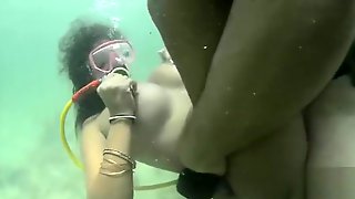 Hooka sex underwater