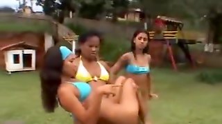 BRAZILIAN GIRLS LIFT CARRY