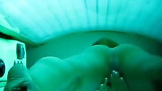 SPY CAM THREW PEEP HOLE CAPTURE HOT WIFE MASTURBATING WHILE TANNING