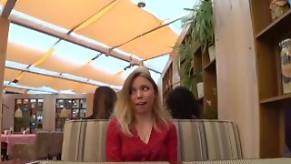 Teen girl get orgasm in restaurant! Public cum! Lovense! Kisankanna