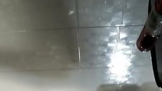 MILF play in the shower