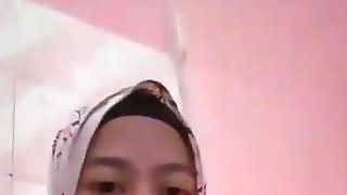 Melly Masturbate in Shower - Indonesian Muslim Girl (Flower)