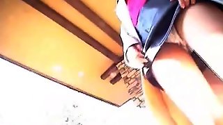 Car Upskirt, Pissing