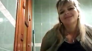 Mommy with big ass and boobs nude in public toilet