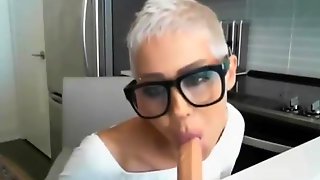 Short Haired Mature Woman Fucks Her Dildo