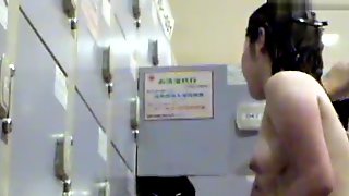 Japanese Locker Room Voyeur