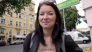 HUNT4K. Das abenteuerlustige Denisse ist glucklich, in Prag Sex