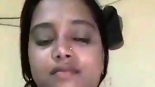 Stuning busty bengali lady showing her nude in front of cam