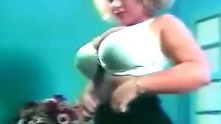 Vintage Huge Tits, Dee