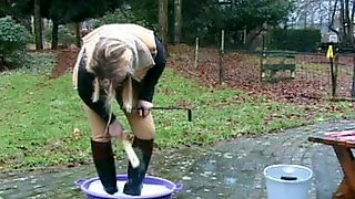 Annebe cleaning her Aigle Jump riding boots