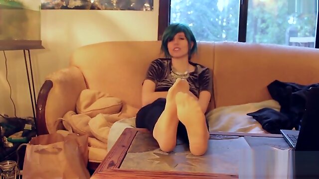 Emo sisters stinky sweaty feet