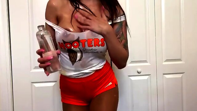 Hooters Girls