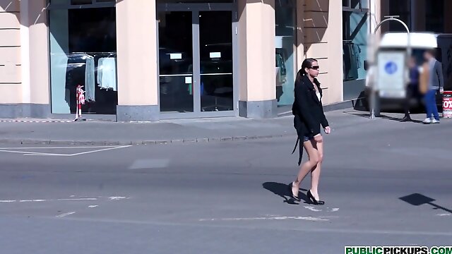 PublicPickUps - Janica - public