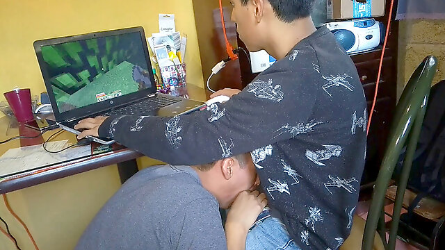 HIDDEN CAMERA sucked while playing minecraft