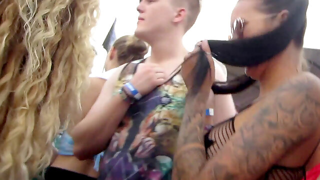 Fondling her labia in raVE party