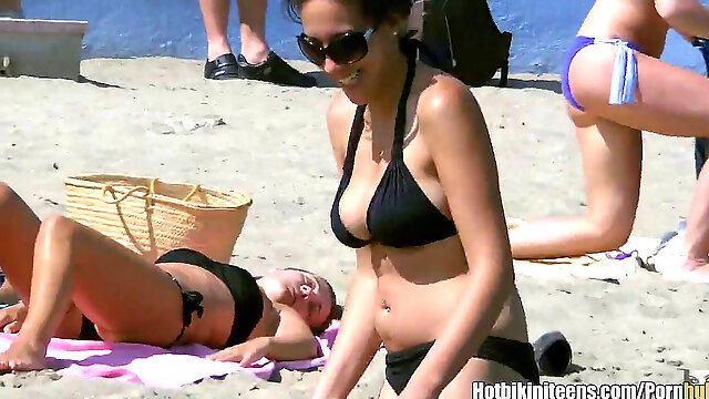 Sexy bathing suit Beach voyeur Video HD Spycam