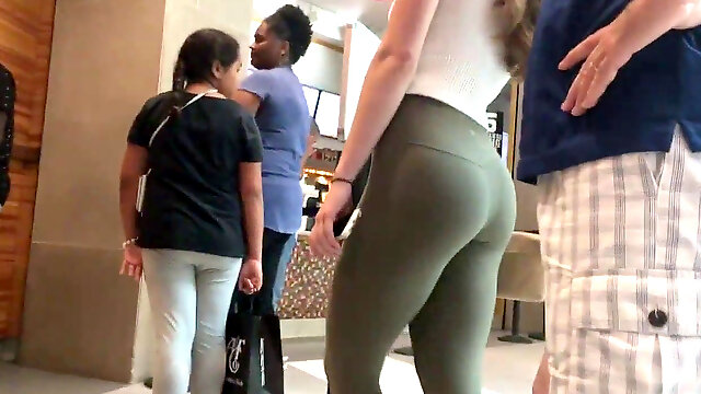 Teen In Leggings, Voyeur