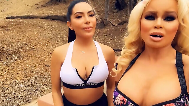 Lela star And Nikki Delano go searching for rod while hiking!