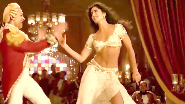 Indian actress Katrina Kaif super-fucking-hot boobies belly button Suraiyya Thugs of Hindostan-2