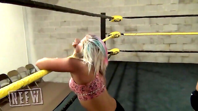 Lezzy Cuntbusting in the Ring