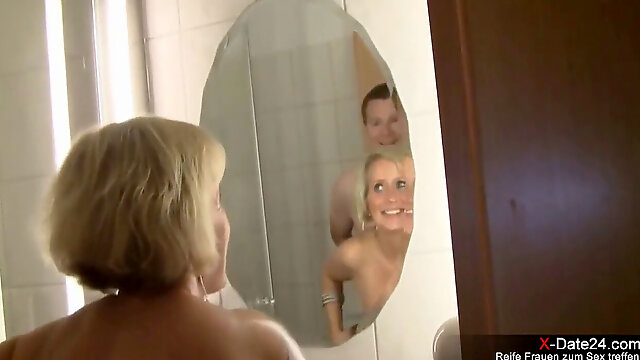 Schwiegermutter spontan morgends in der Dusche vernascht - Perfekte milf