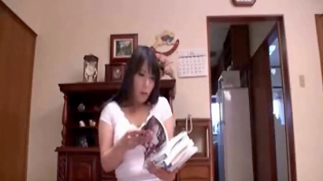 Guy comes to asian milfs home