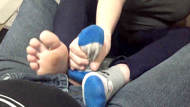 Sockjob hand-job cum in Sock