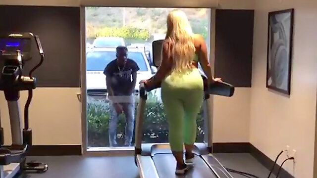 Slimpoke pulverizes Sabrina spade for nailed